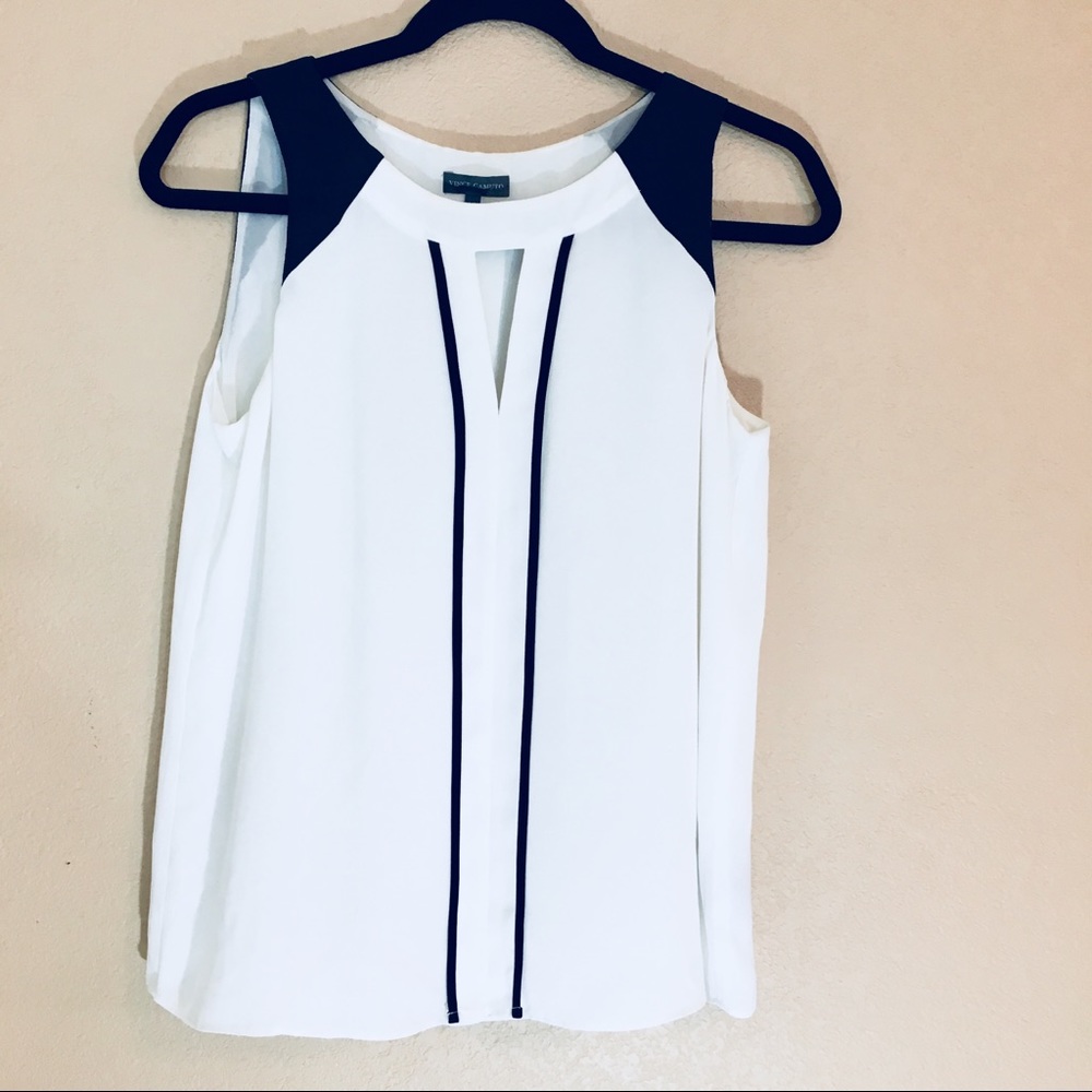 Vince Camuto black and white sleeveless xs blouse